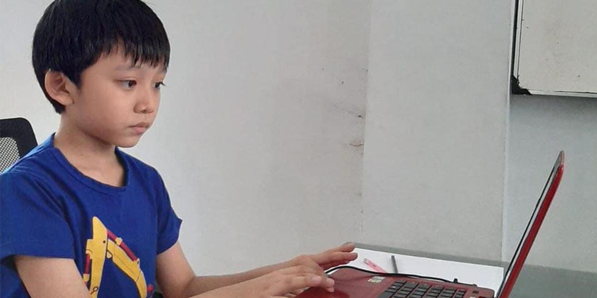 Lionel Kevin Wijaya sedang belajar online. Foto: Dokumen pribadi kaluarga Carter Wijaya